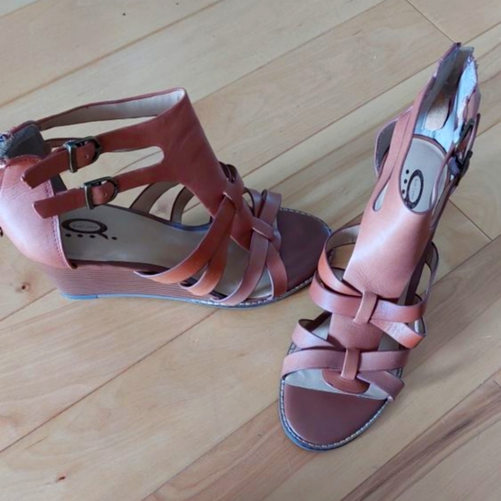 Leather wedge sandals